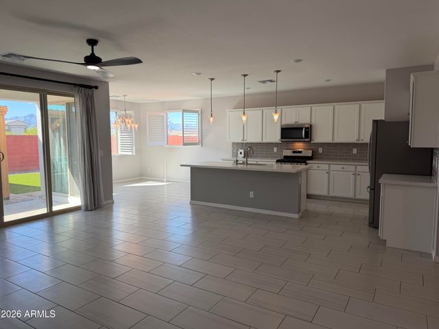 5615 W PASEO Way W, Laveen, AZ 85339