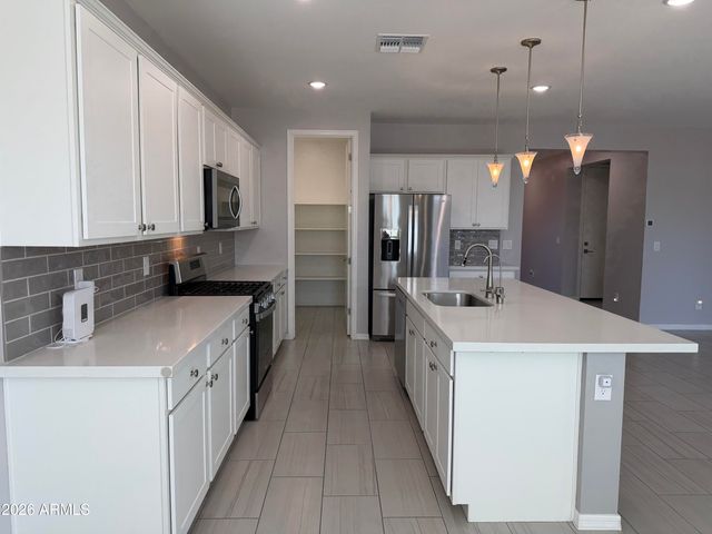 5615 W PASEO Way W, Laveen, AZ 85339