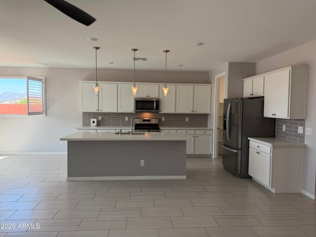 5615 W PASEO Way W, Laveen, AZ 85339