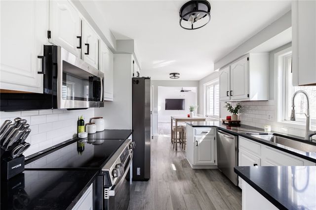 1006 Heritage Park Drive, Webster, NY 14580