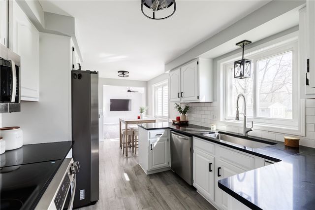 1006 Heritage Park Drive, Webster, NY 14580