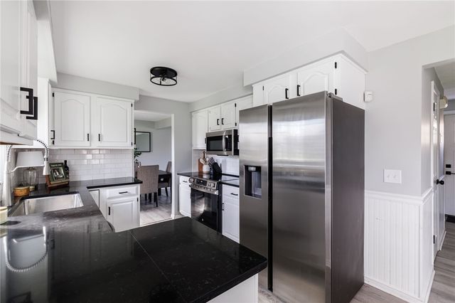 1006 Heritage Park Drive, Webster, NY 14580