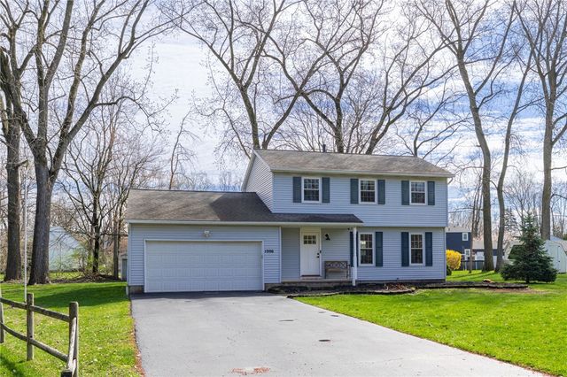 1006 Heritage Park Drive, Webster, NY 14580