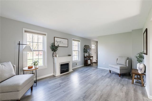 1006 Heritage Park Drive, Webster, NY 14580