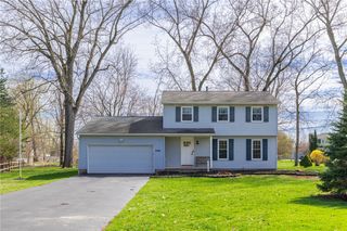 1006 Heritage Park Drive, Webster, NY 14580