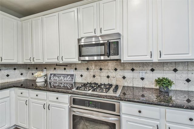 109 N Acacia Park Circle, The Woodlands, TX 77382