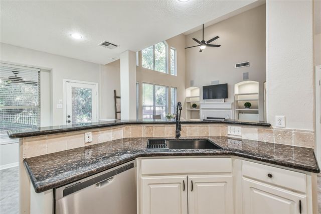 109 N Acacia Park Circle, The Woodlands, TX 77382