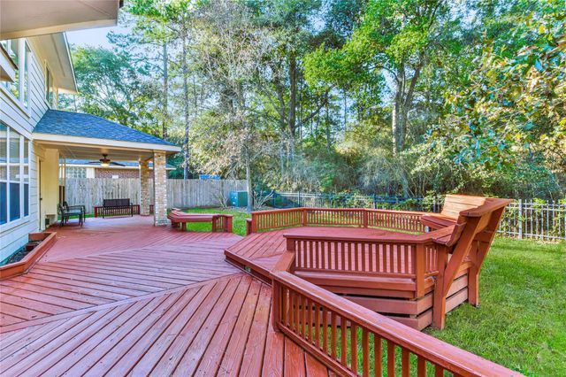 109 N Acacia Park Circle, The Woodlands, TX 77382