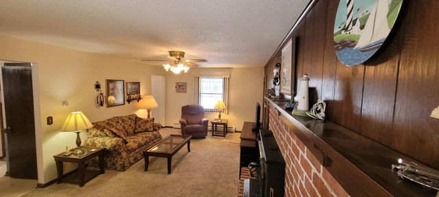 190 HARBOR Road, Erie, PA 16511