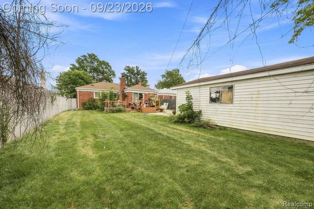 25675 Barbara Street, Roseville, MI 48066