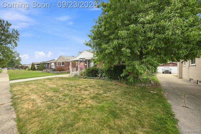 25675 Barbara Street, Roseville, MI 48066