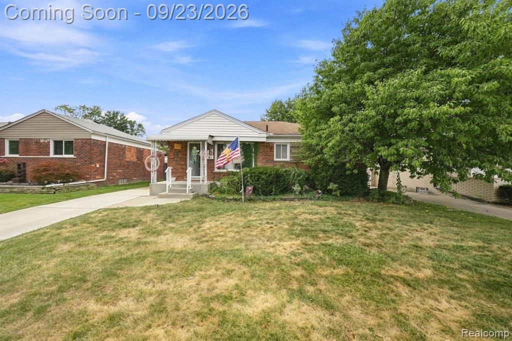 25675 Barbara Street, Roseville, MI 48066