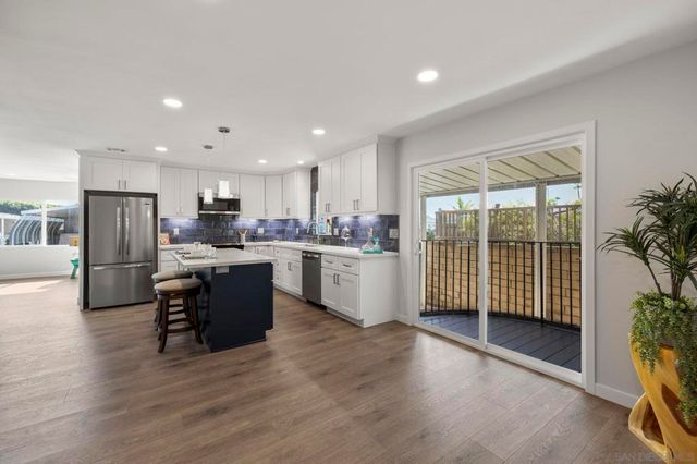 7102 San Bartolo St 11, Carlsbad, CA 92011