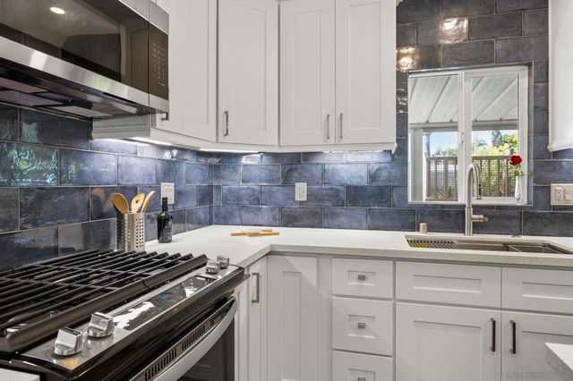 7102 San Bartolo St 11, Carlsbad, CA 92011