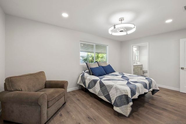 7102 San Bartolo St 11, Carlsbad, CA 92011