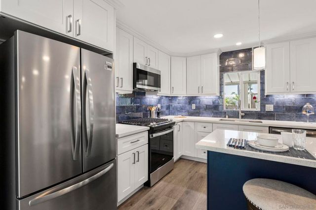 7102 San Bartolo St 11, Carlsbad, CA 92011
