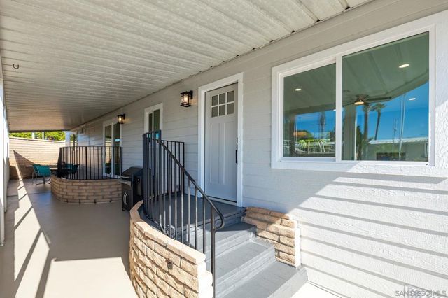 7102 San Bartolo St 11, Carlsbad, CA 92011