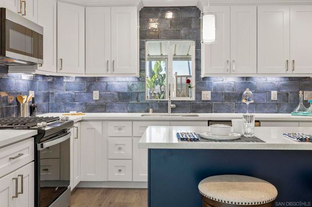 7102 San Bartolo St 11, Carlsbad, CA 92011