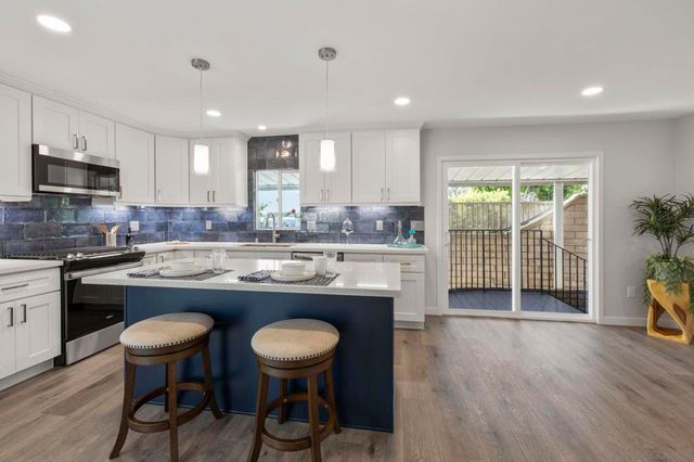 7102 San Bartolo St 11, Carlsbad, CA 92011