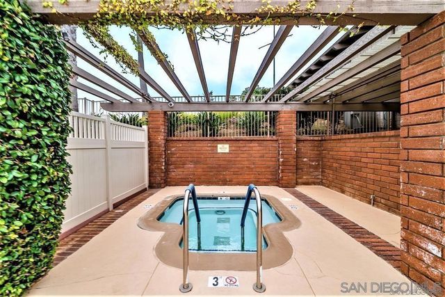7102 San Bartolo St 11, Carlsbad, CA 92011