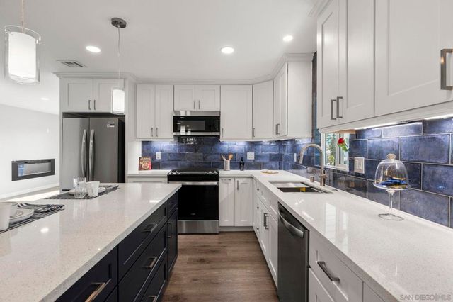 7102 San Bartolo St 11, Carlsbad, CA 92011