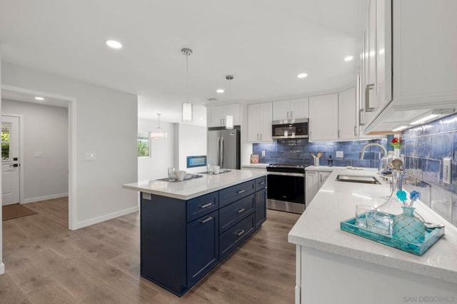 7102 San Bartolo St 11, Carlsbad, CA 92011