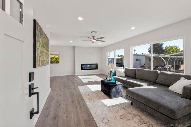 7102 San Bartolo St 11, Carlsbad, CA 92011