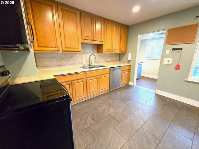 200 N HUMBOLT St, Canyon City, OR 97820