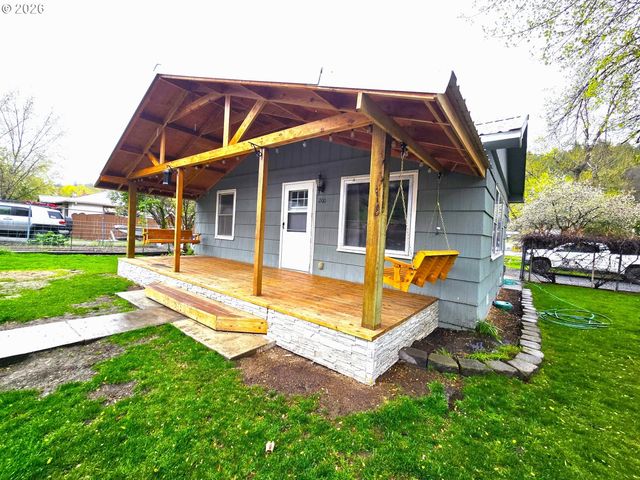 200 N HUMBOLT St, Canyon City, OR 97820