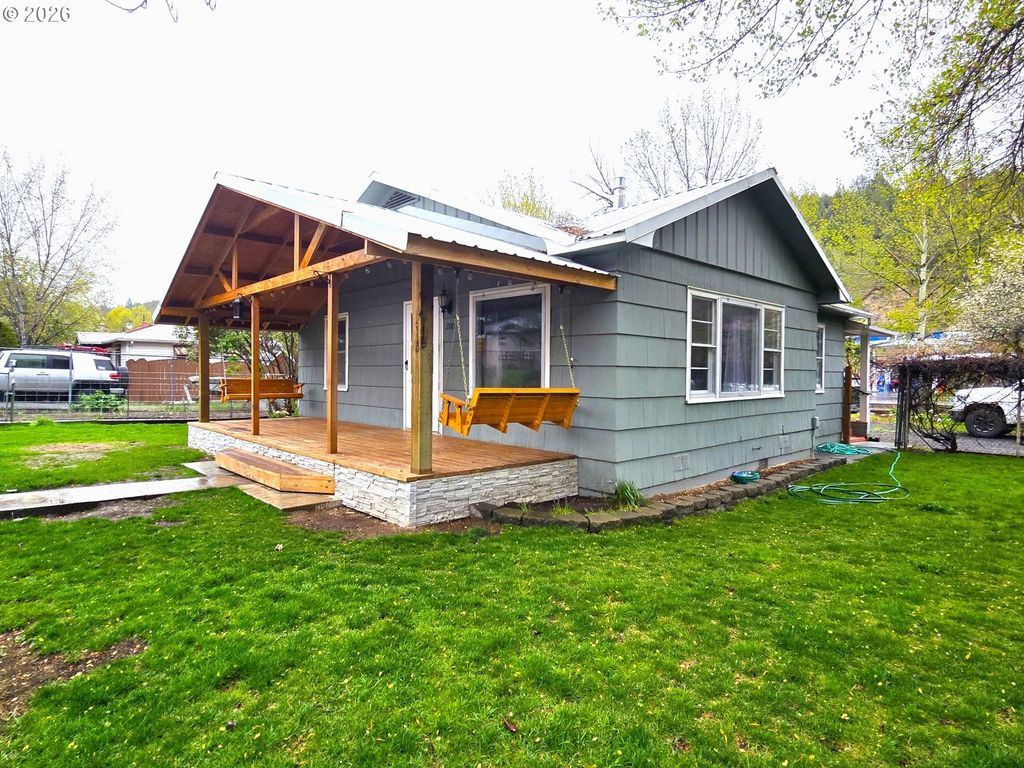 200 N HUMBOLT St, Canyon City, OR 97820
