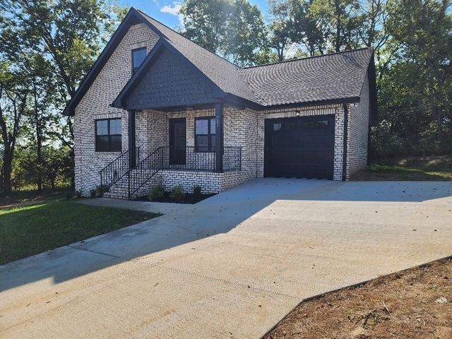 215 Scenic Ln, Hartsville, TN 37074