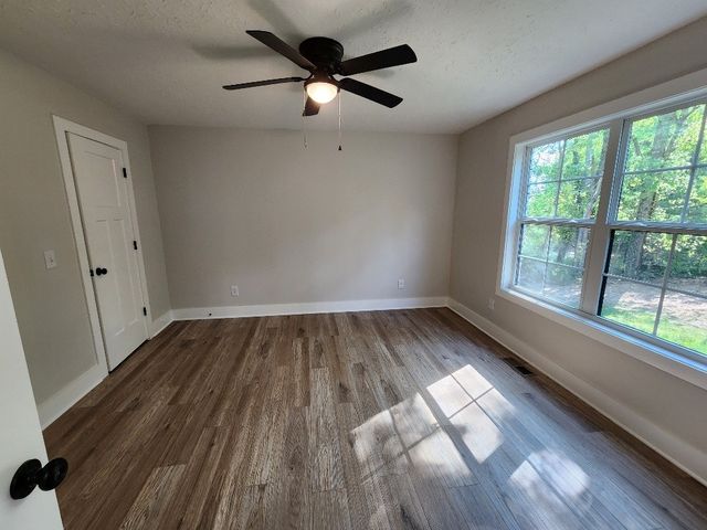 215 Scenic Ln, Hartsville, TN 37074