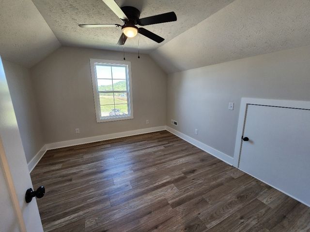 215 Scenic Ln, Hartsville, TN 37074