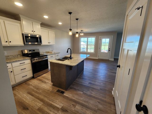 215 Scenic Ln, Hartsville, TN 37074