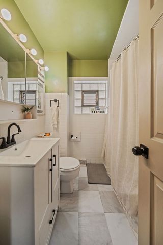 5805 S Kilbourn Avenue, Chicago, IL 60629