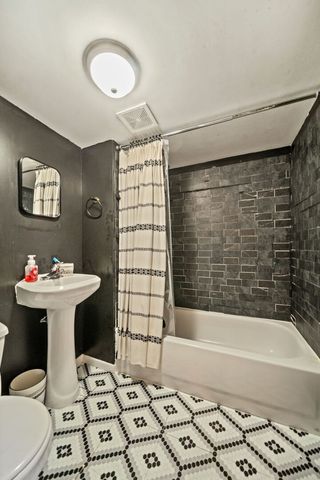 5805 S Kilbourn Avenue, Chicago, IL 60629