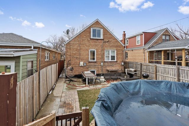 5805 S Kilbourn Avenue, Chicago, IL 60629