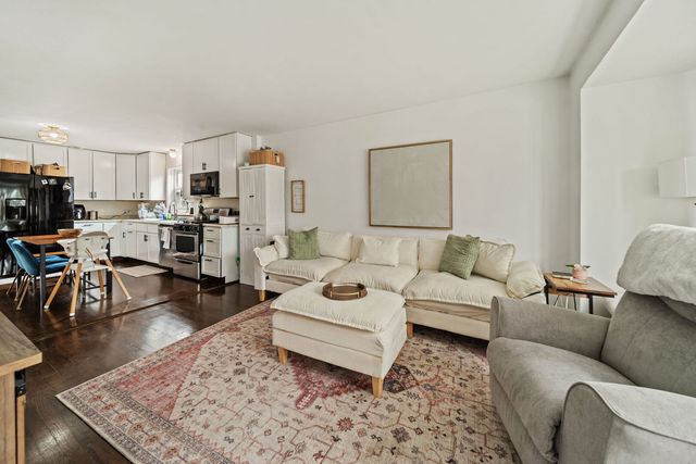 5805 S Kilbourn Avenue, Chicago, IL 60629