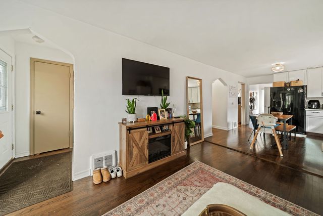 5805 S Kilbourn Avenue, Chicago, IL 60629