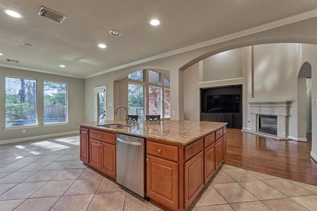 34 Pawprint Place, The Woodlands, TX 77382