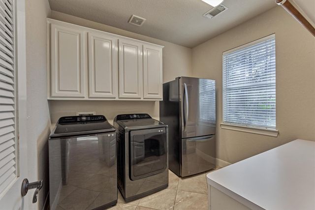 34 Pawprint Place, The Woodlands, TX 77382