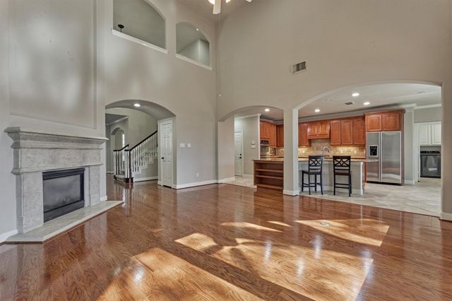 34 Pawprint Place, The Woodlands, TX 77382