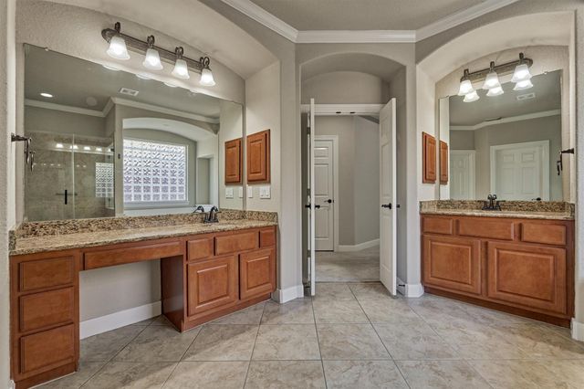 34 Pawprint Place, The Woodlands, TX 77382