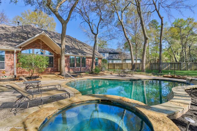 34 Pawprint Place, The Woodlands, TX 77382