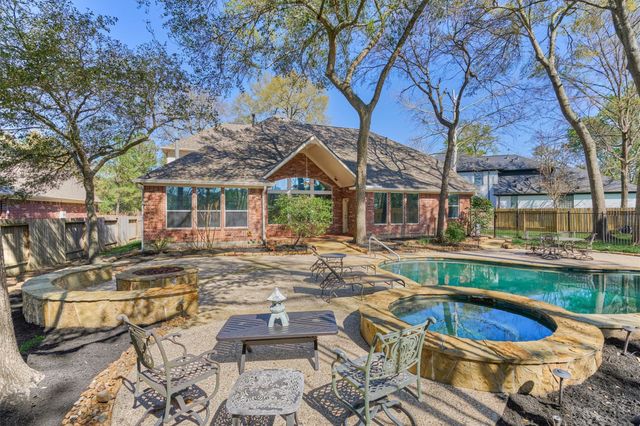 34 Pawprint Place, The Woodlands, TX 77382