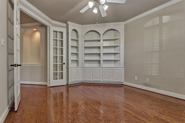 34 Pawprint Place, The Woodlands, TX 77382