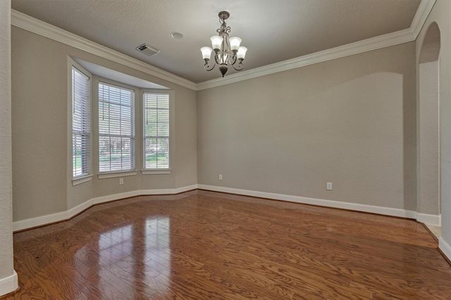 34 Pawprint Place, The Woodlands, TX 77382