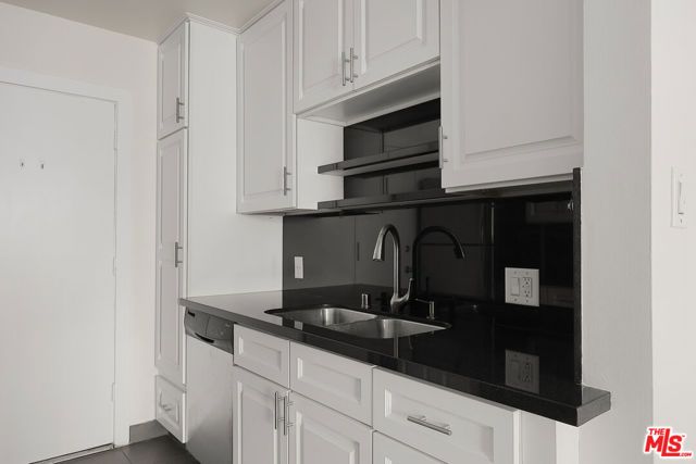 960 Larrabee Street 218, West Hollywood, CA 90069