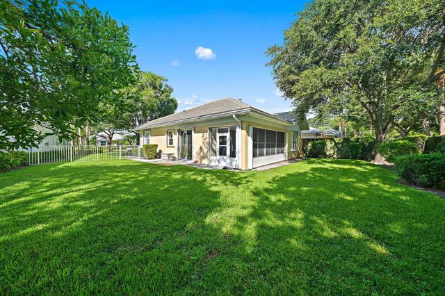 8548 Beaconhill Road, Palm Beach Gardens, FL 33410