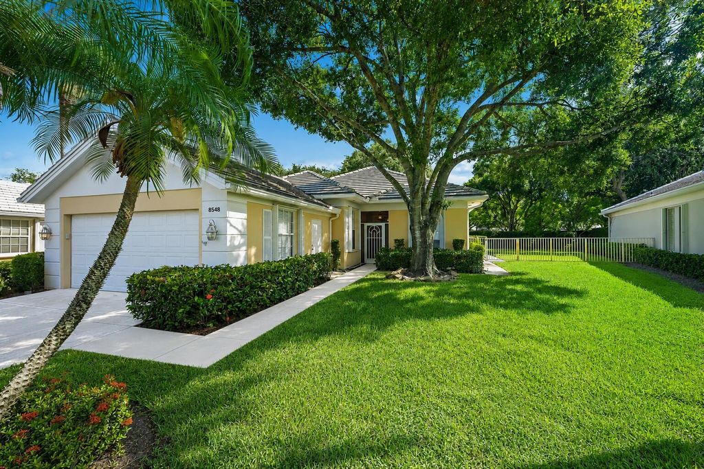 8548 Beaconhill Road, Palm Beach Gardens, FL 33410